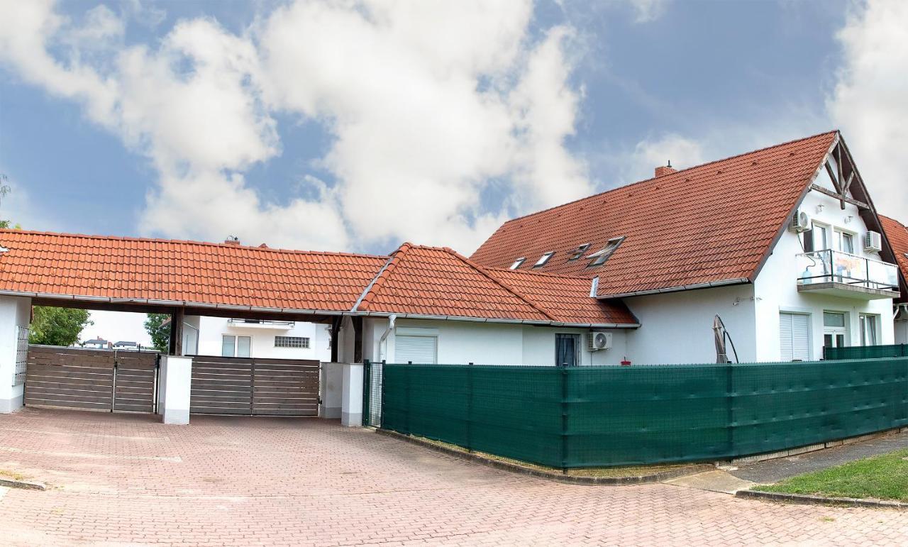 Lux Apartman Buek Zewnętrze zdjęcie