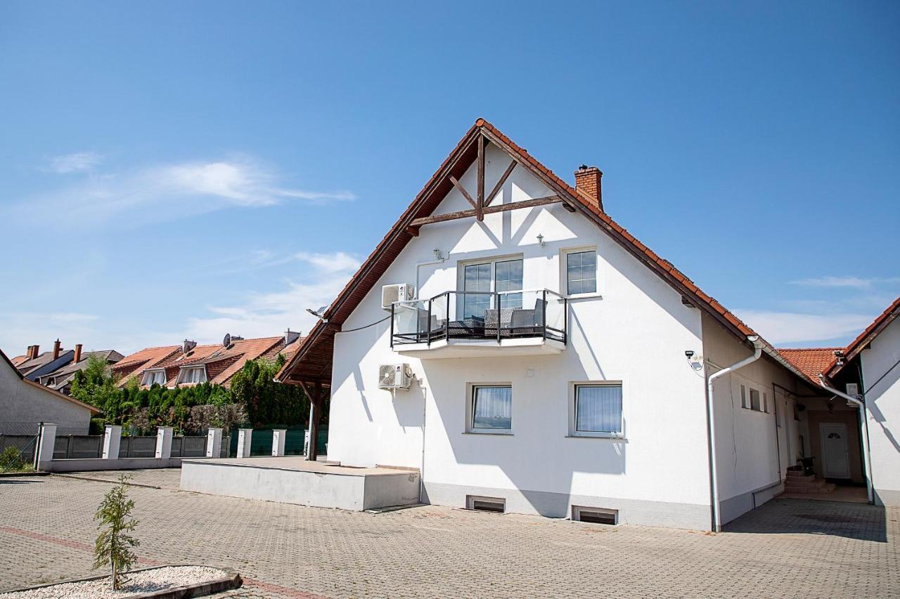 Lux Apartman Buek Zewnętrze zdjęcie